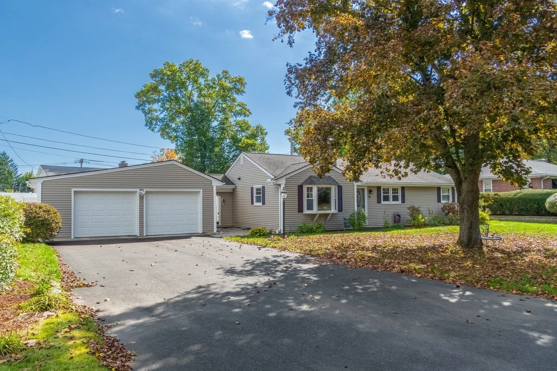 Photo of 11 Hillview Rd