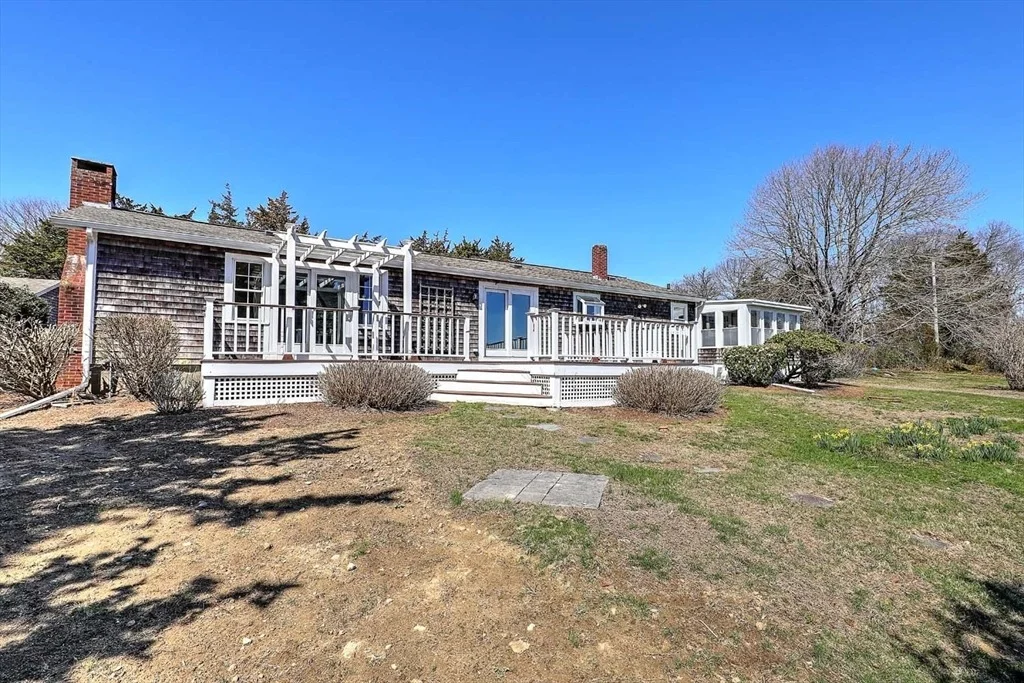Photo of 1484 Drift Road