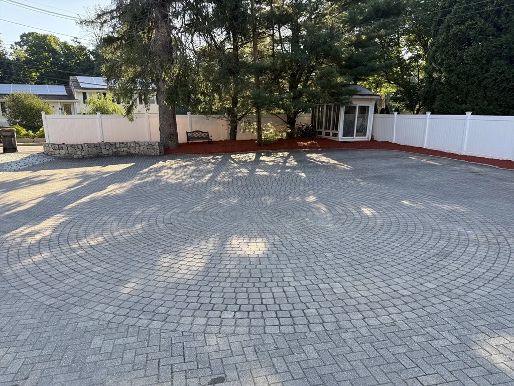 Photo of 2 Temple St