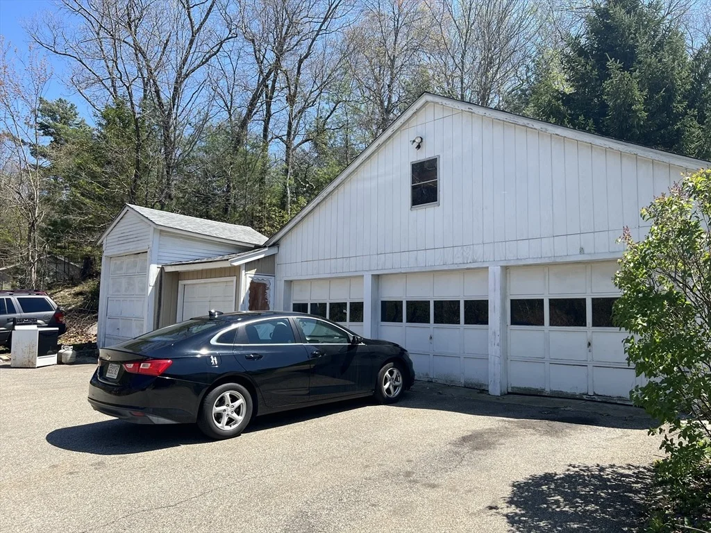 Photo of 69 Ross Ave