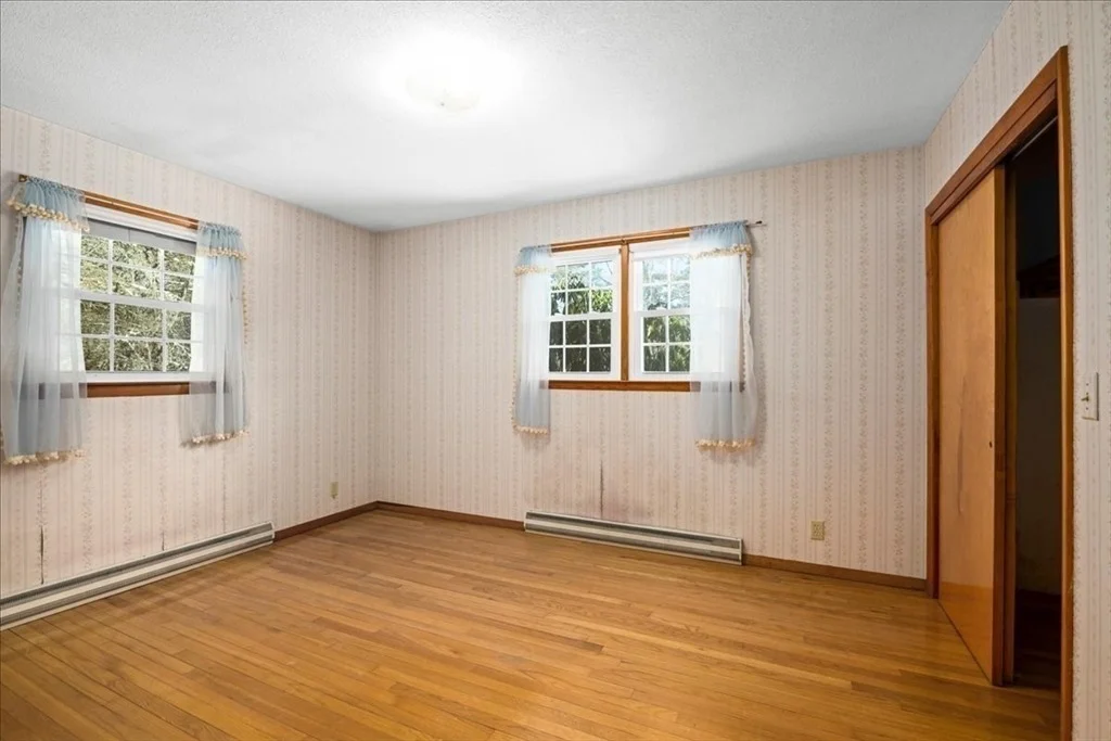 Photo of 256 Worcester Rd