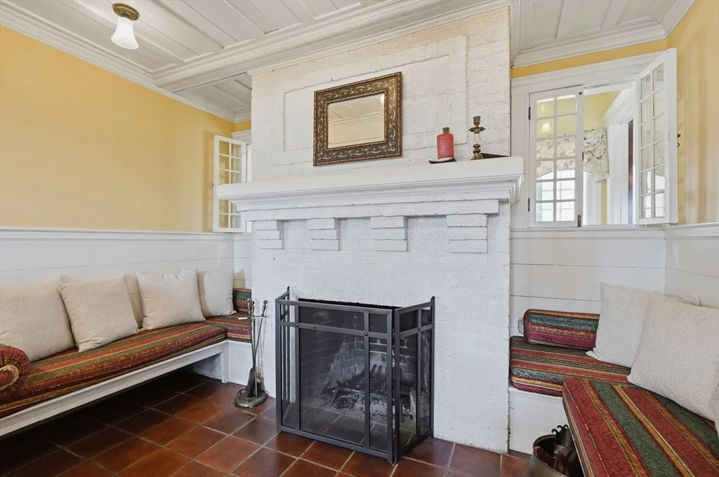Photo of 372 Main St