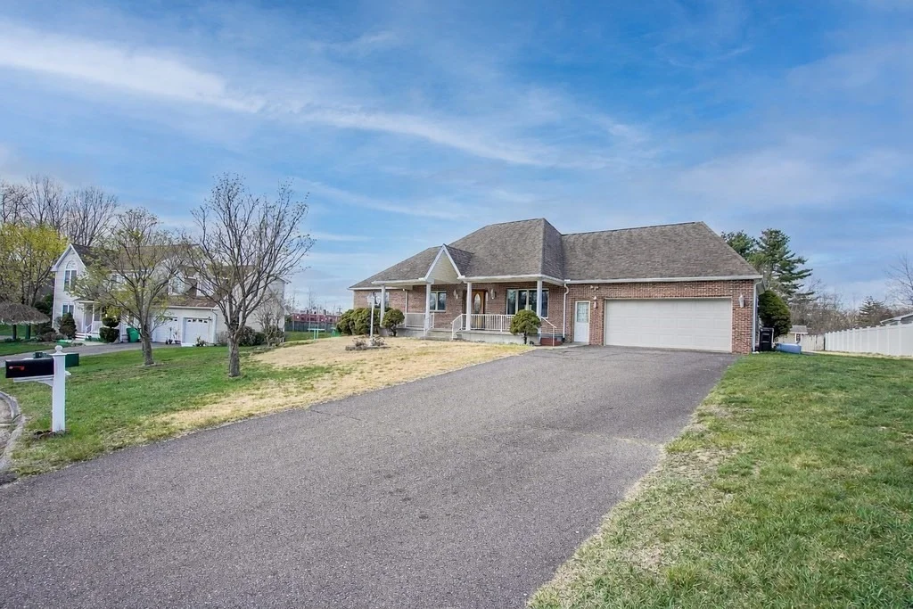 Photo of 62 Parenteau Ct