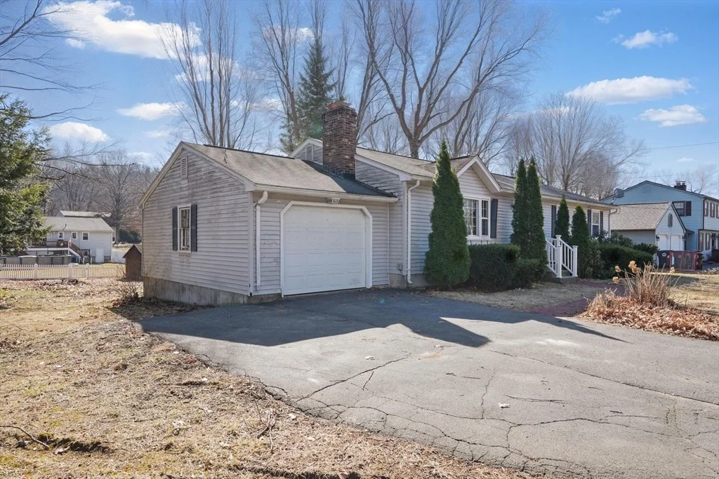 Photo of 195 Susan Drive