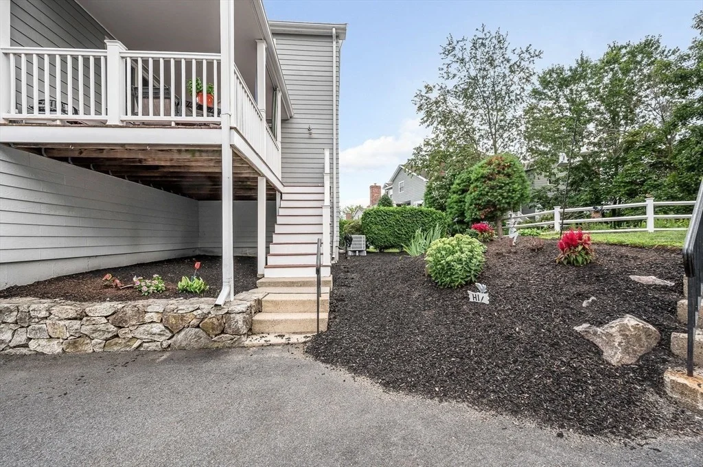 Photo of Unit D at 7 Carnation Cir