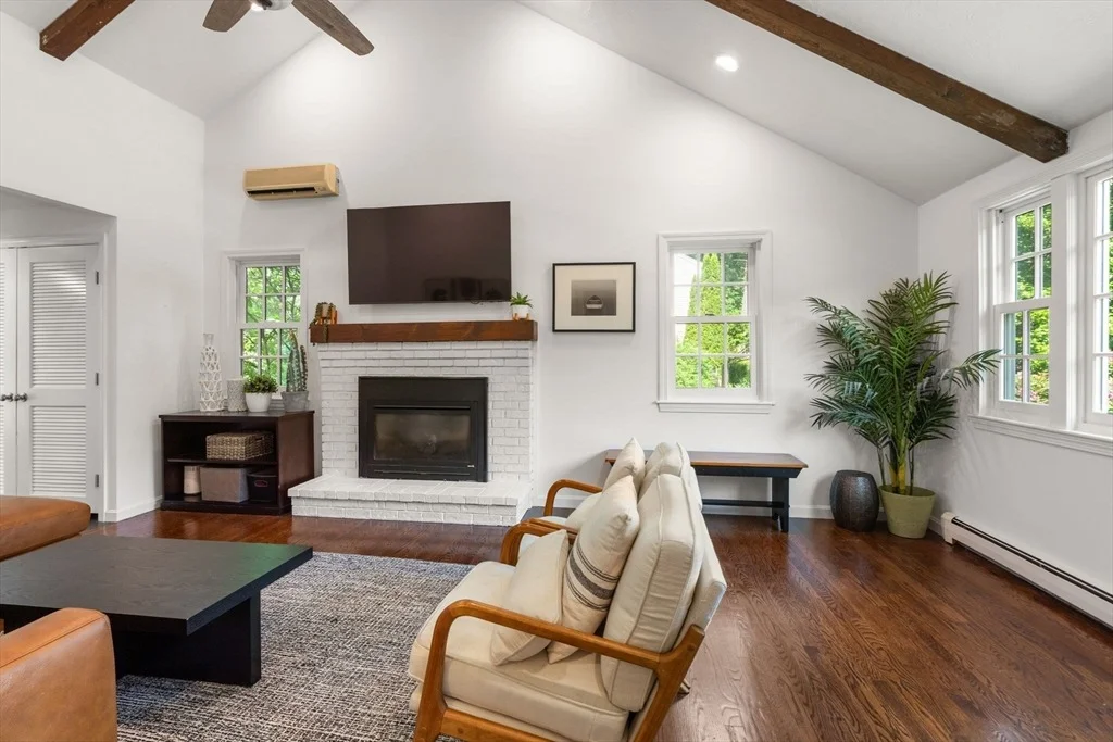 Photo of 18 Hearthstone Cir