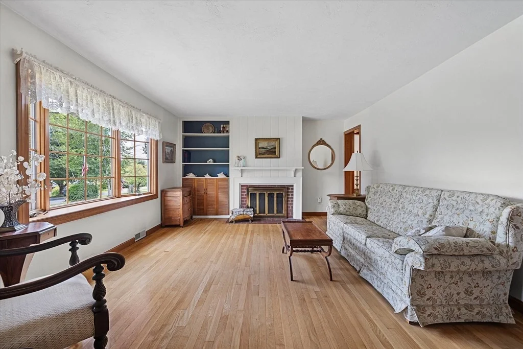 Photo of 6 Hillside Dr