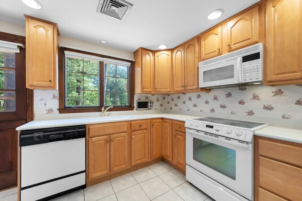 Photo of 71 Colonial Dr