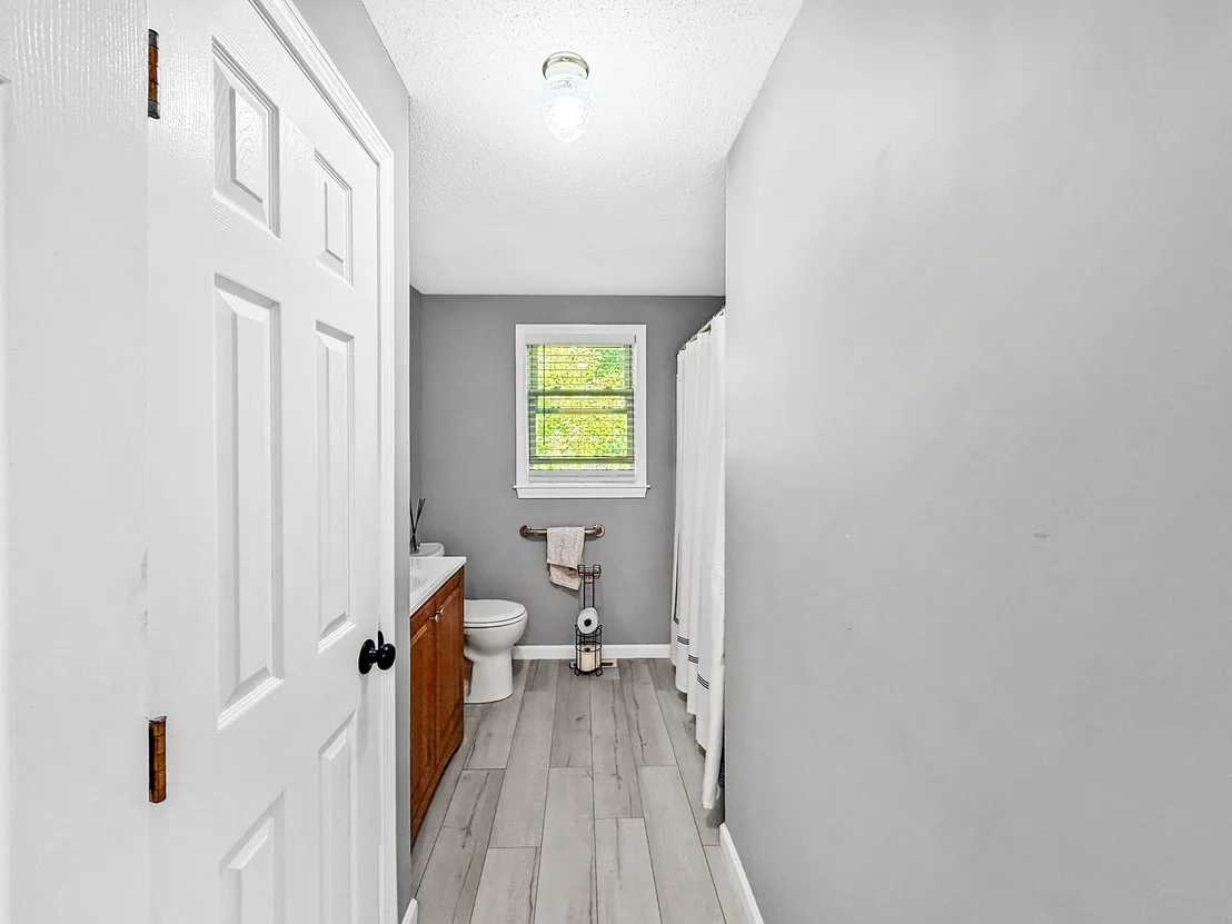 Photo of 23 Iona Ave