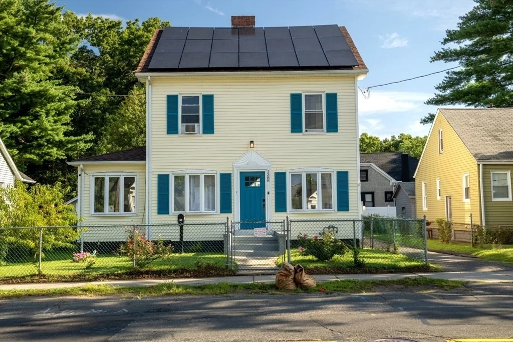 Photo of 1388 Bay St