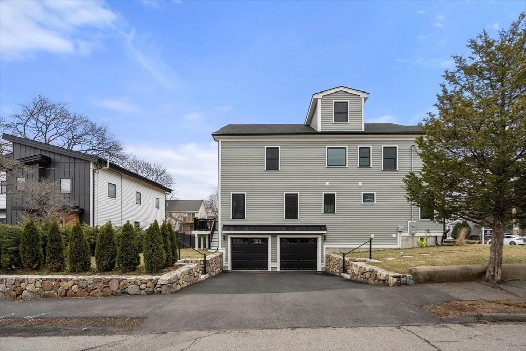 Photo of 211 Florence Ave