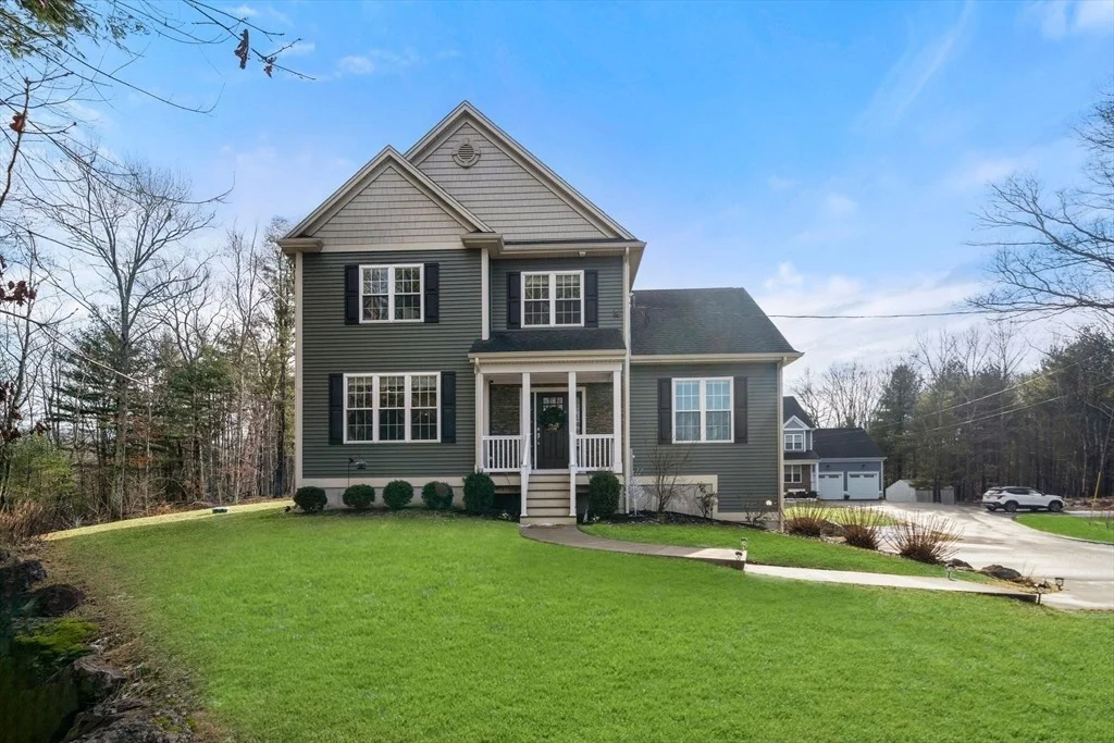 Photo of 24 Lynn Dr