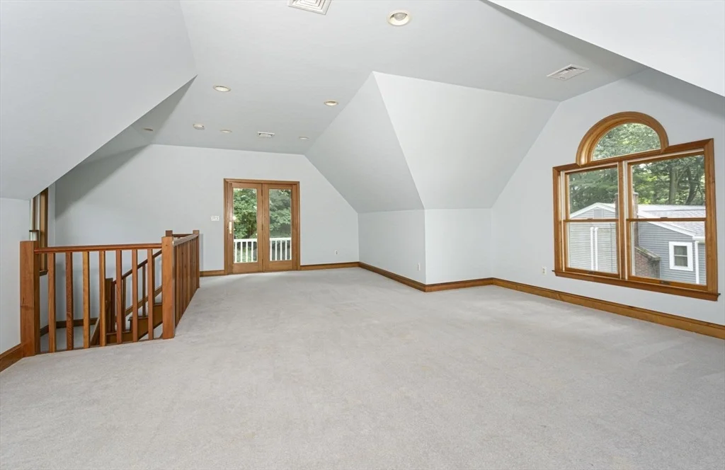 Photo of 18 Crestview Dr