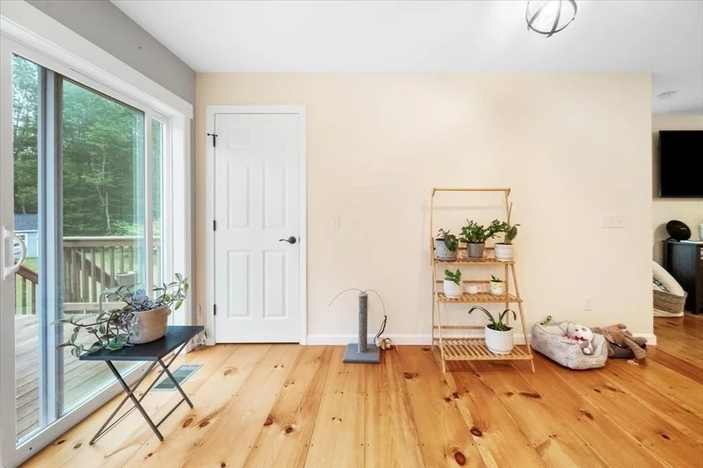 Photo of 1085 Southbridge Rd