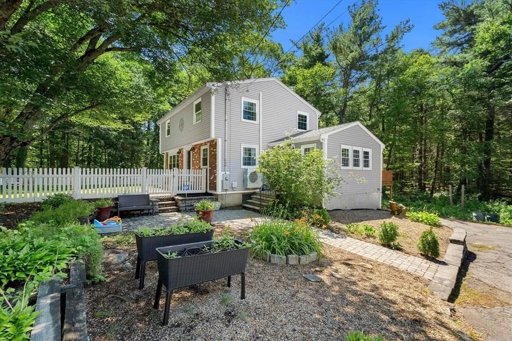 Photo of 212 Common Ln