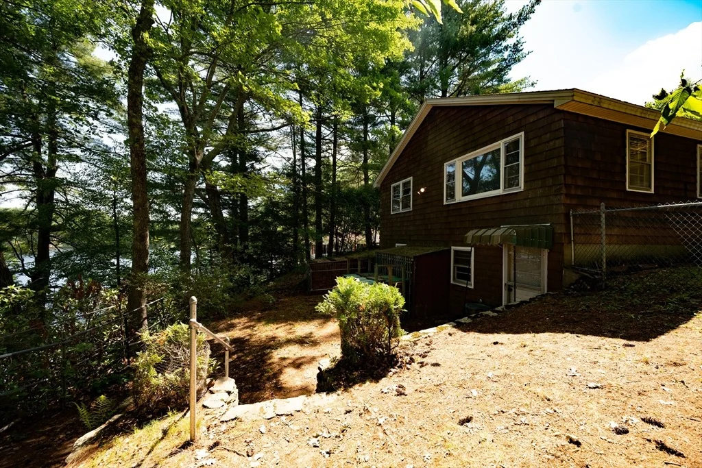 Photo of 320 Fort Pond Rd