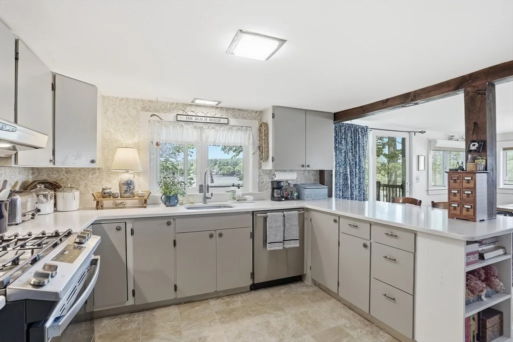 Photo of 44 Sandy Pond Rd