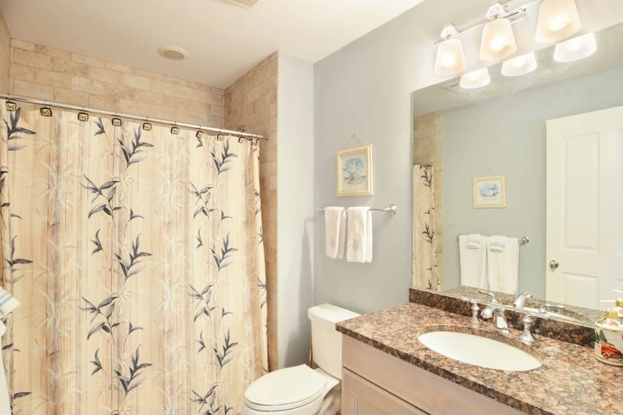 Photo of 125 Shore Dr W