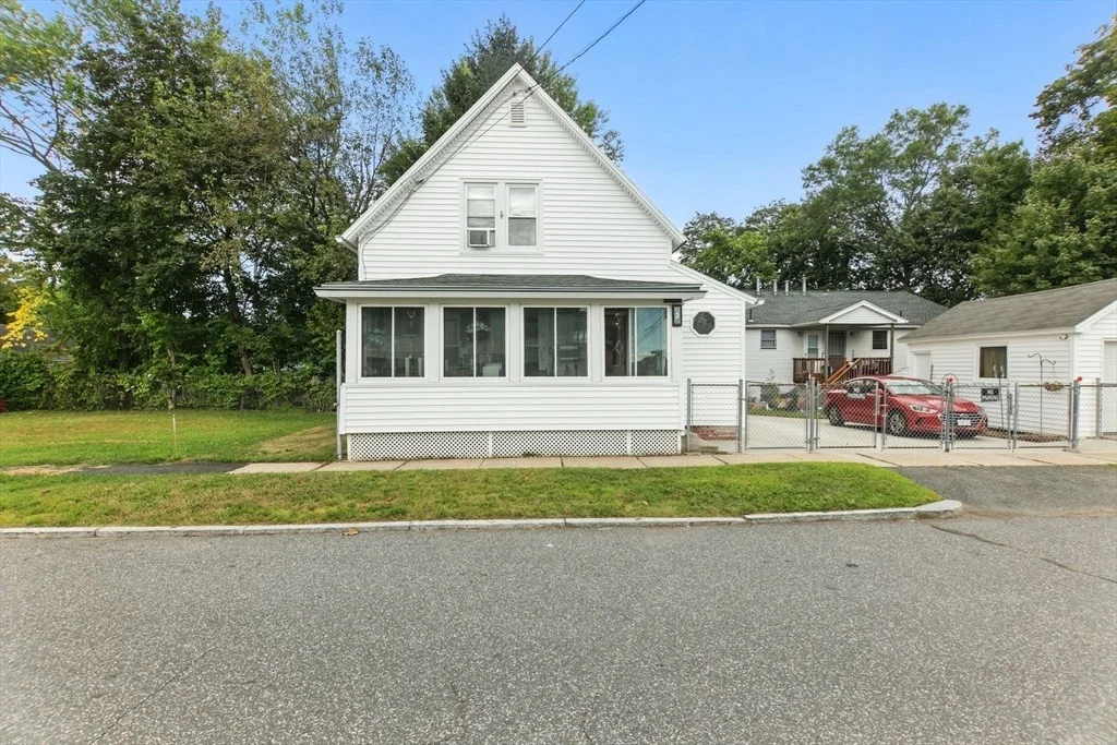 Photo of 2 Lyons St