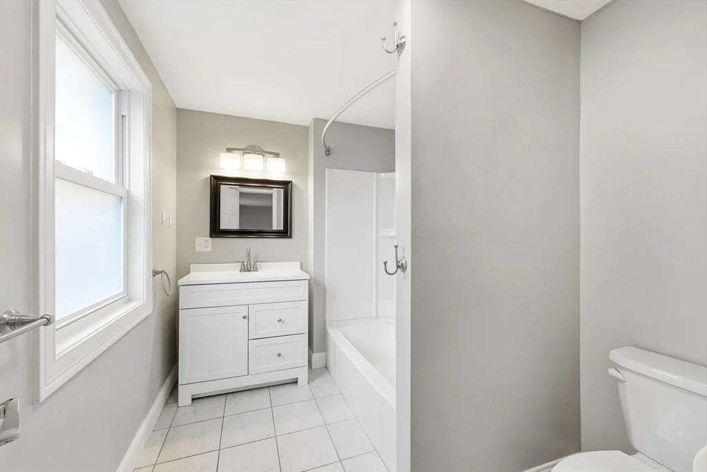Photo of 1185 Bay Road