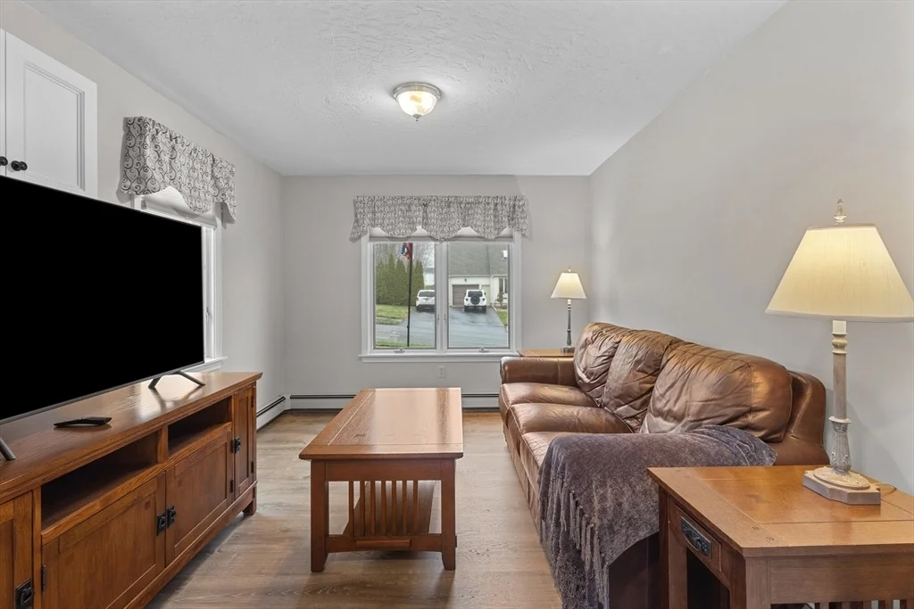 Photo of 16 Flint Pond Rd