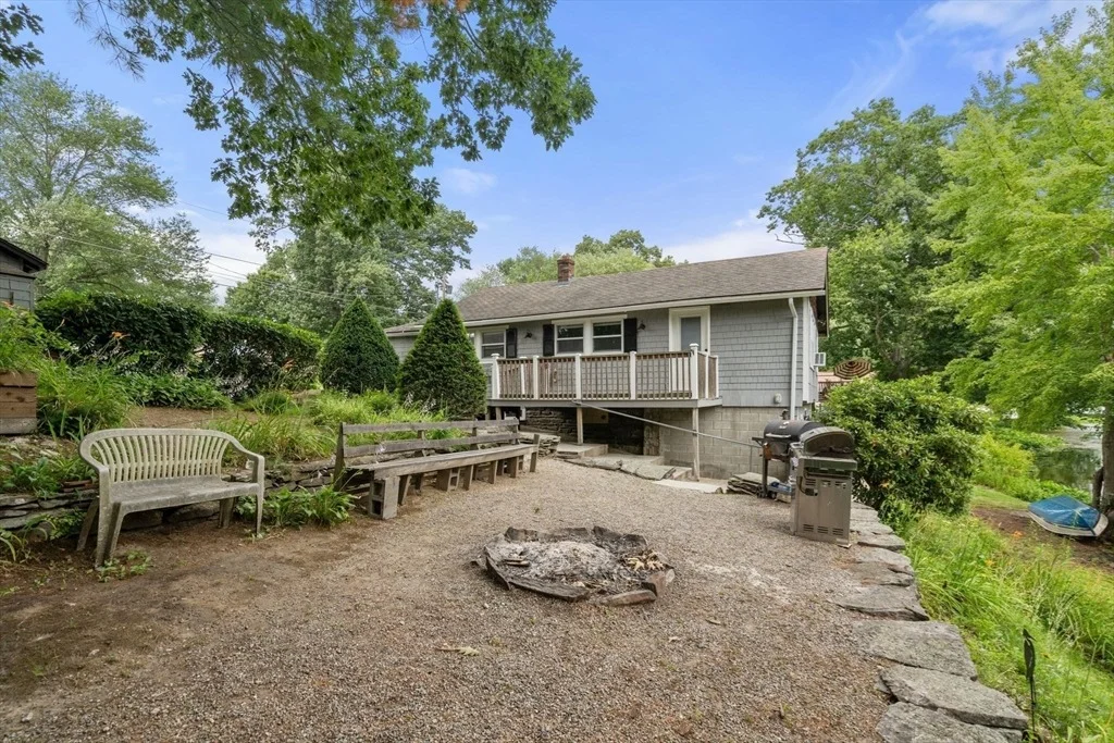Photo of 10 Riverside Dr