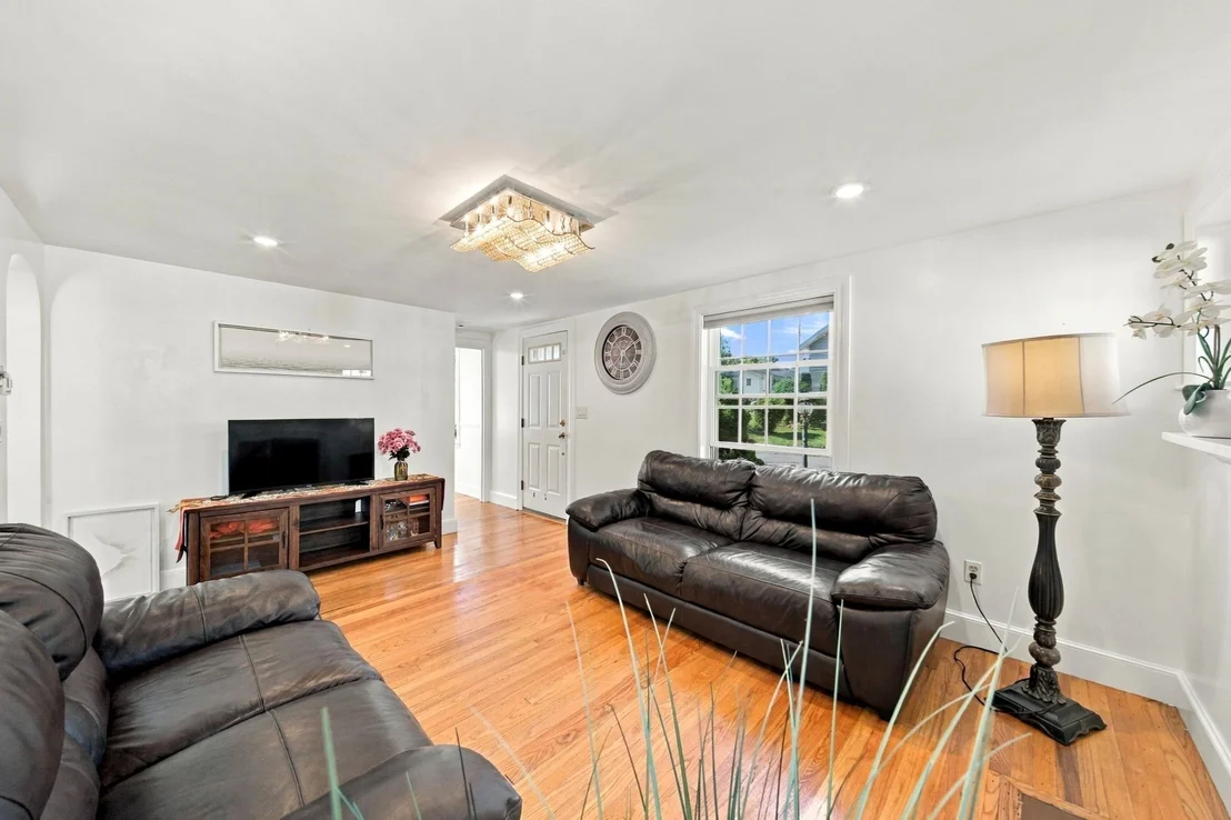 Photo of 147 Elmlawn Rd