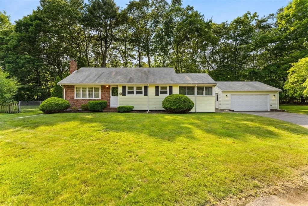 Photo of 28 Windsor Cir