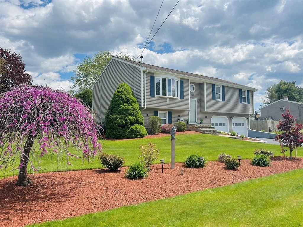 Photo of 166 Mohawk Dr