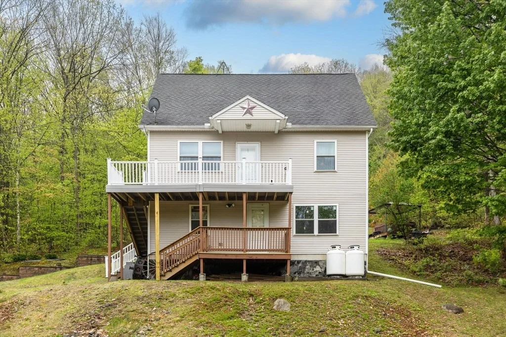 Photo of 302 Middlefield Rd