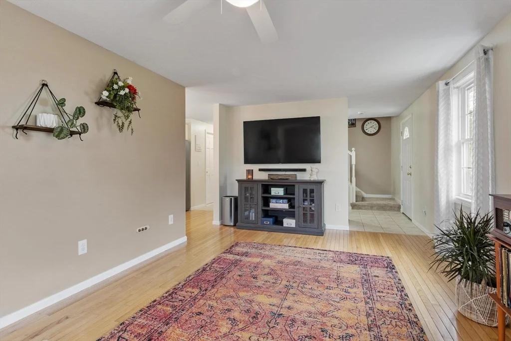 Photo of 19 Fieldstone Dr
