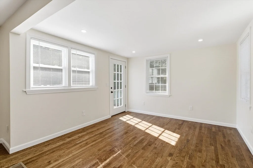 Photo of 60 Pond Ln