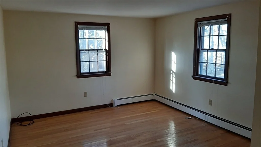 Photo of 8 Paddock Dr