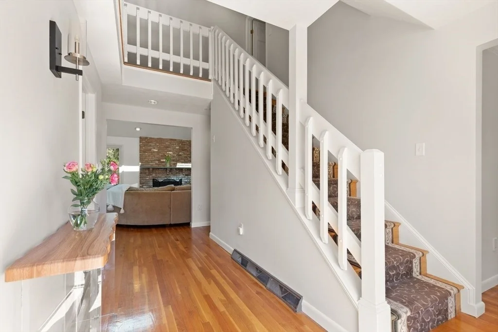 Photo of 17 Niantic Rd