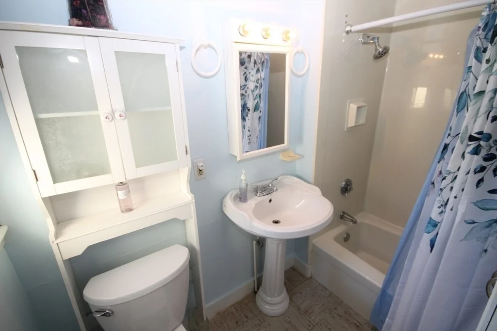 Photo of 105 Warfield Avenue