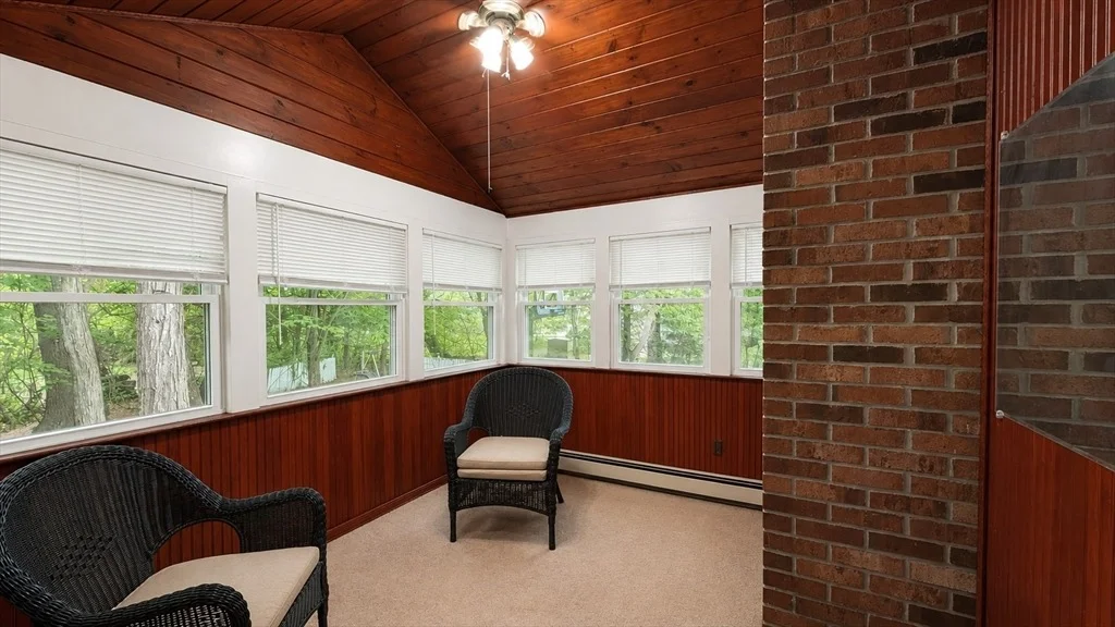 Photo of 19 Hideaway Ln