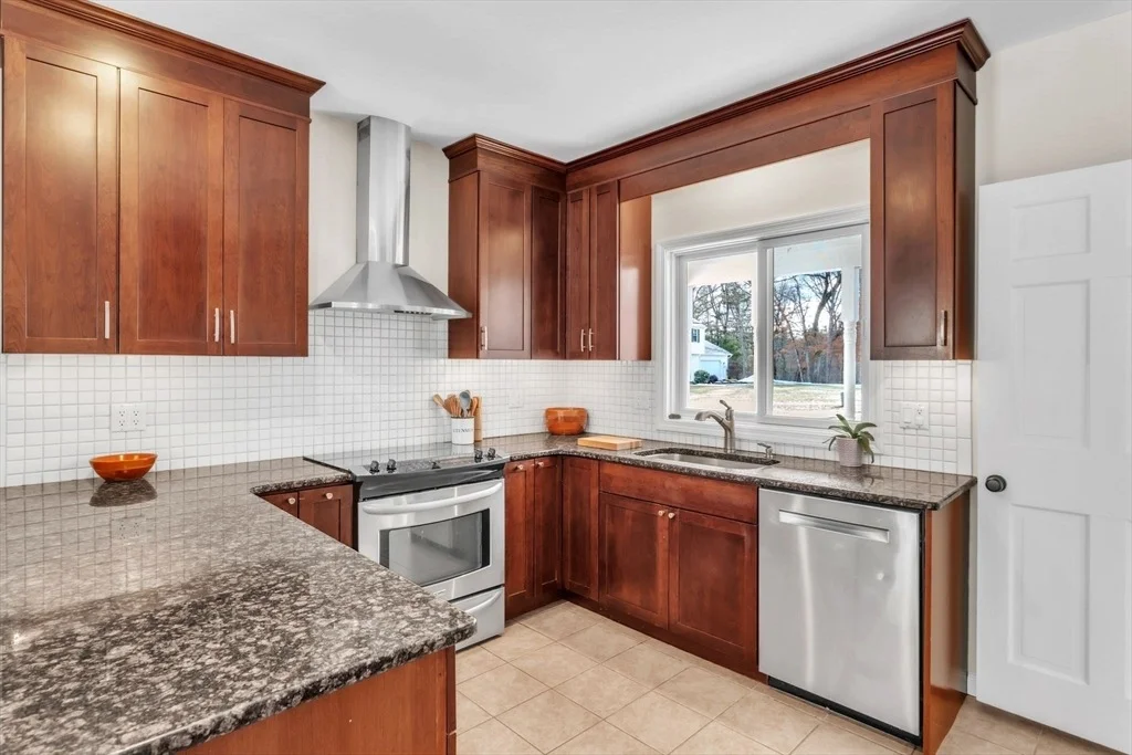 Photo of 11 Bonair Dr