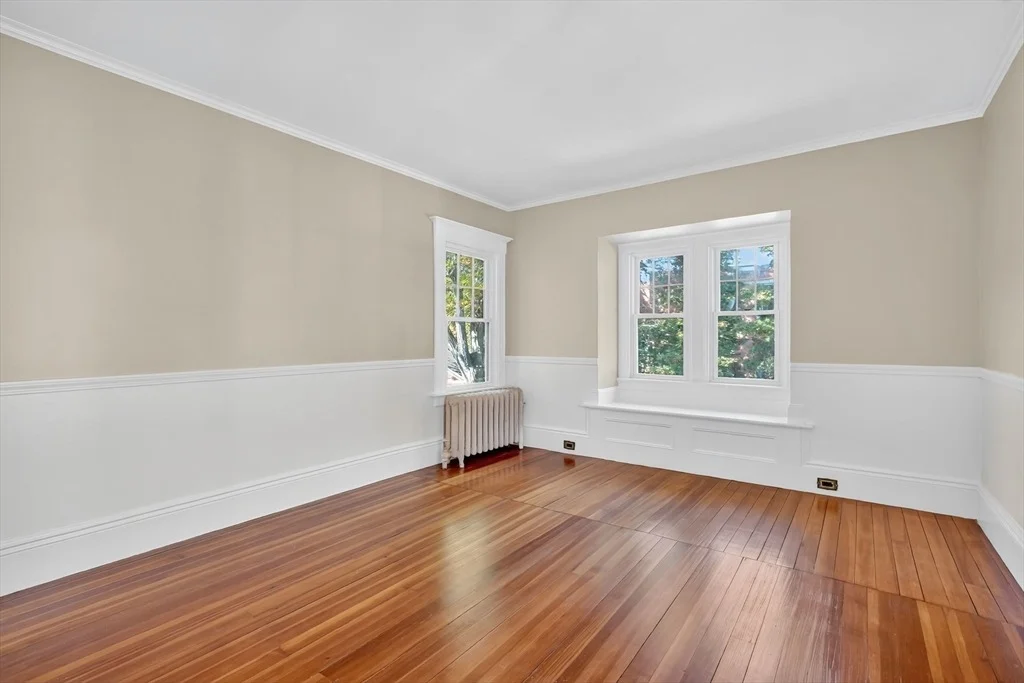 Photo of 32 Spruceland Ave