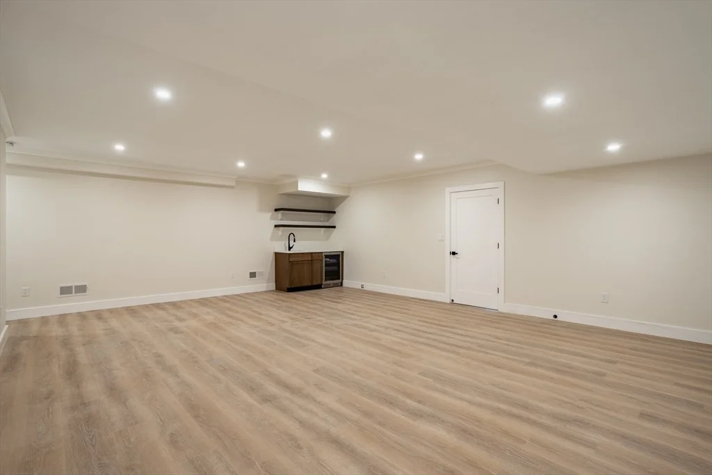 Photo of 383 Marrett