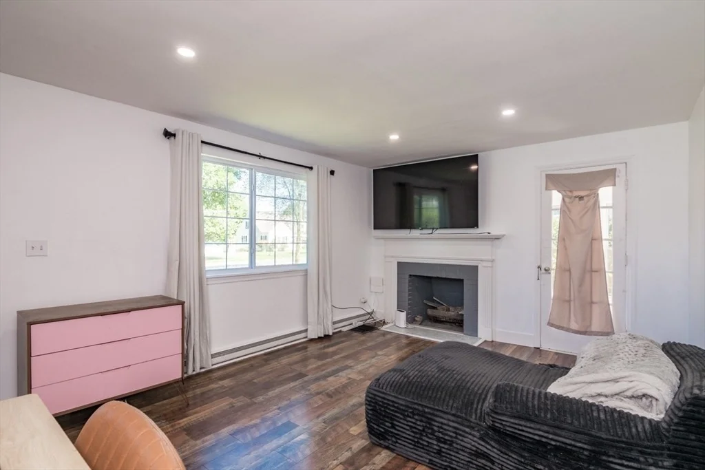 Photo of 379 Roosevelt Ave