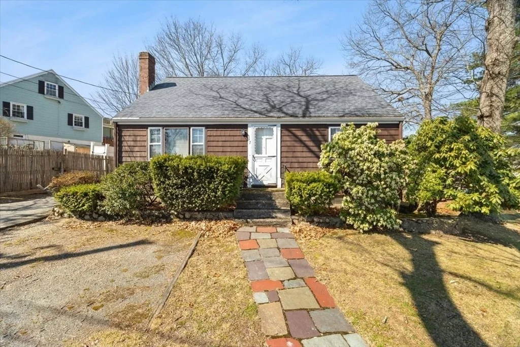 Photo of 7 Cedar Cir