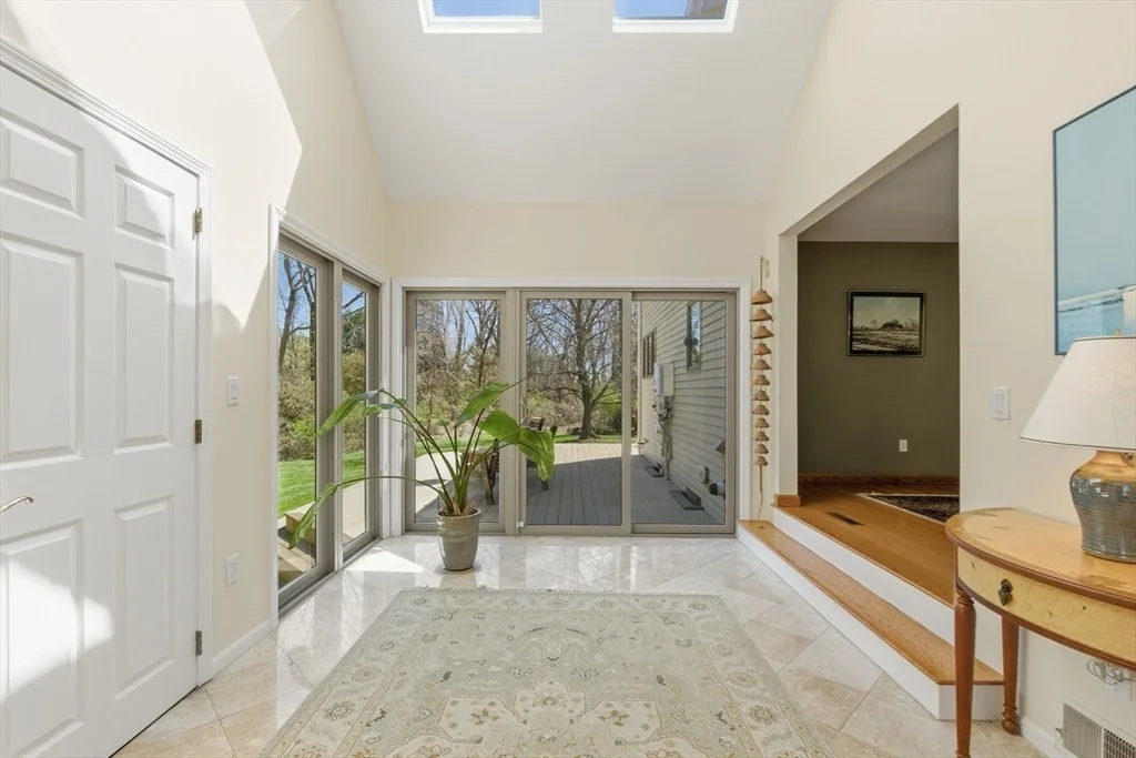 Photo of 641 Salem End Road