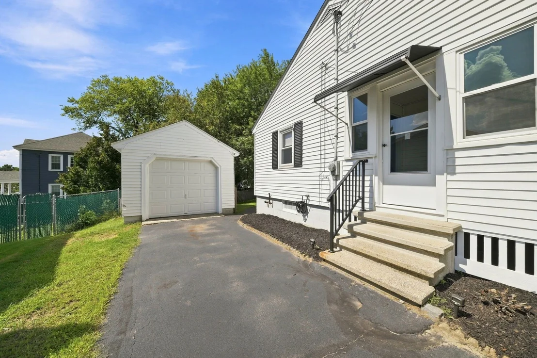 Photo of 46 Lupine Rd