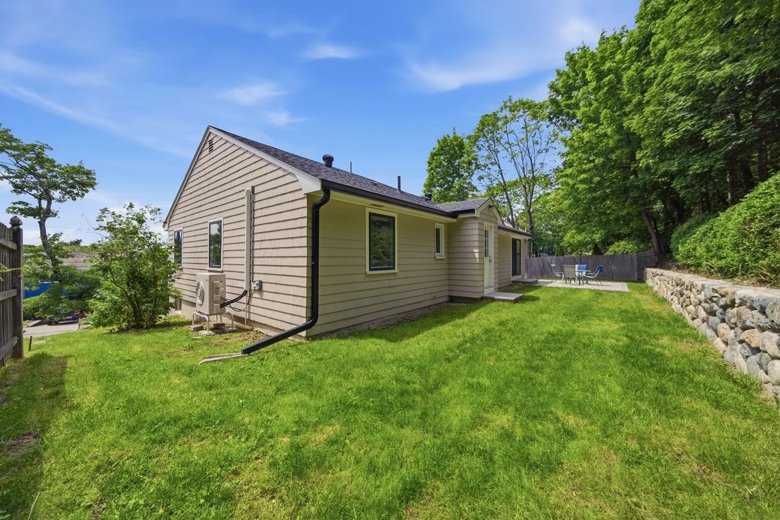 Photo of 18 Travis Dr