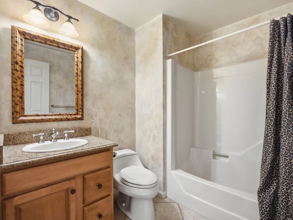 Photo of Unit 3901 at 3901 Knightsbridge Close