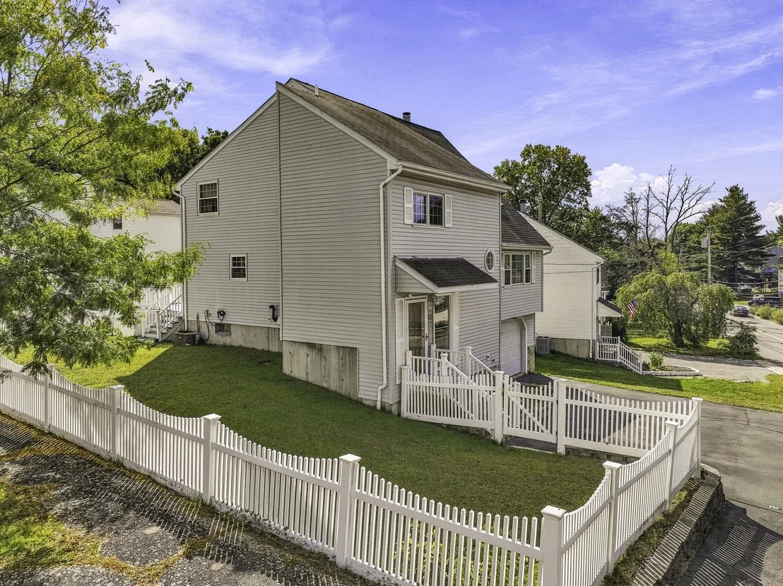 Photo of 102 Sunderland Rd