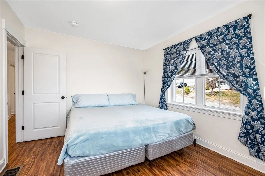Photo of 24 Eaton Dr