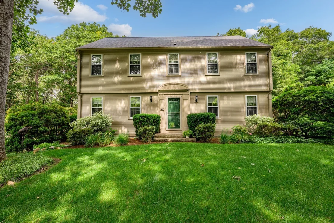 Photo of 8 Crestview Dr Ext