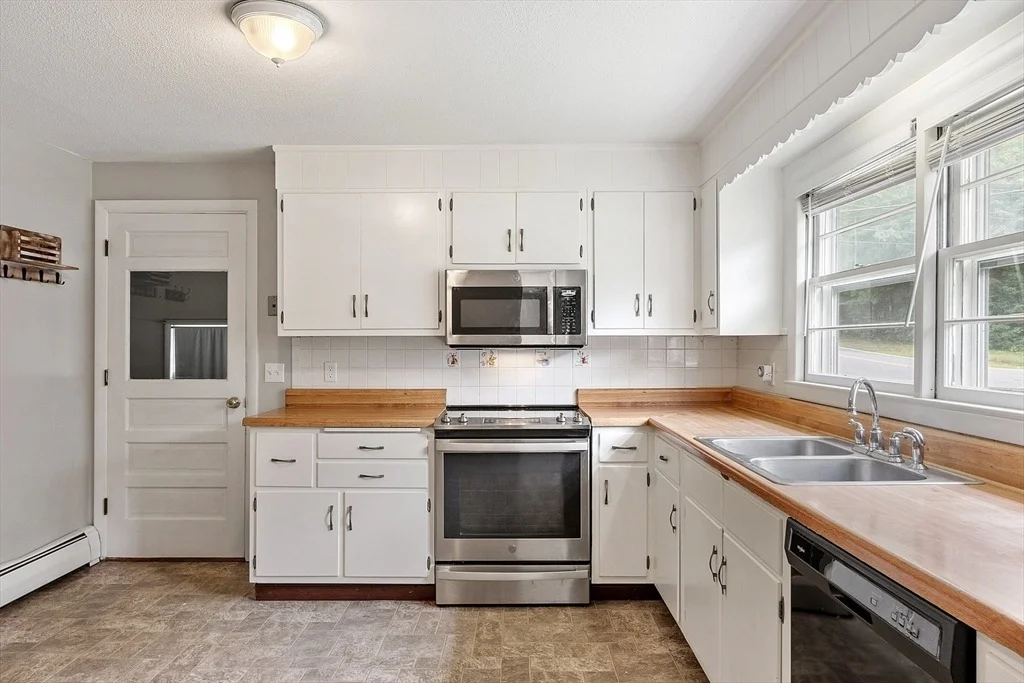 Photo of 374 Mill St Ext