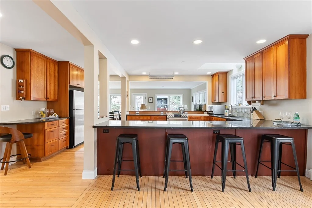 Photo of 663 Greendale Ave